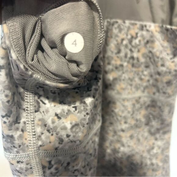 Lululemon LUON Tank Top Size 4 Silver Spoon Scoop Neck Racerback Mesh Gray - Picture 10 of 10